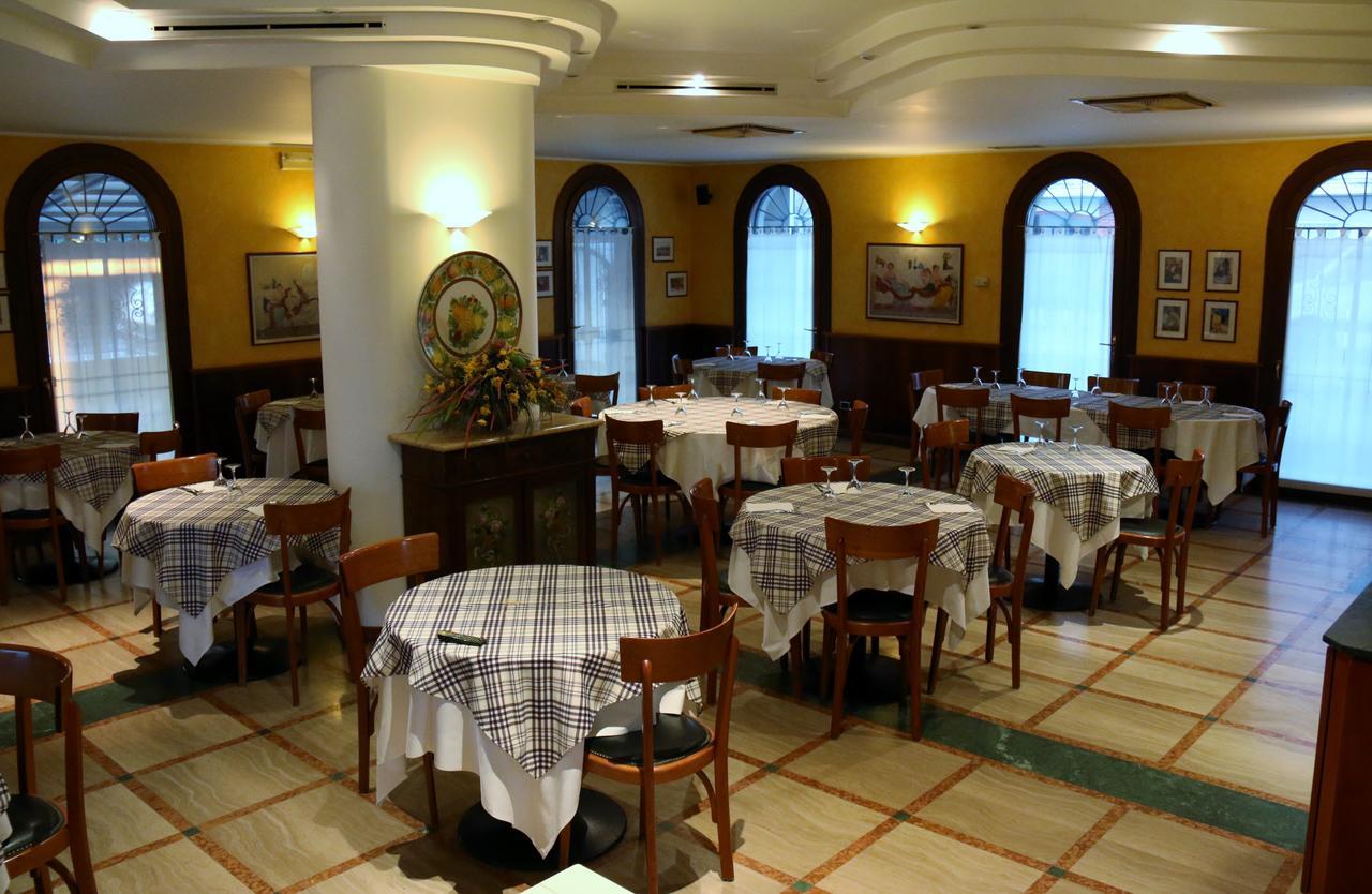 Hotel Ristorante Regina Mozzanica Exterior photo